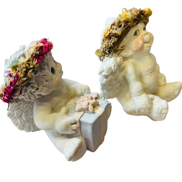 Dreamsicles Cherub Angel Figurine With Floral Wreath Accents & Gift Box Detail - Picture 4 of 4